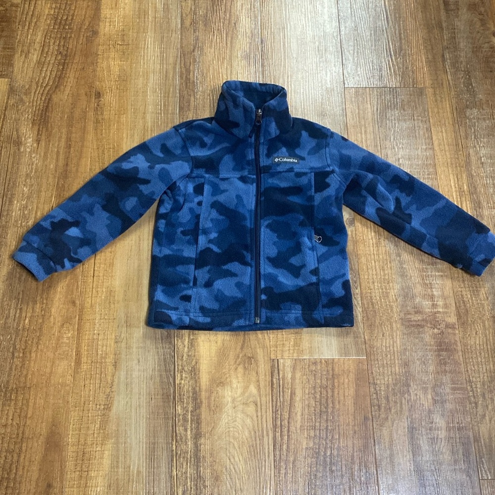 Columbia children’s blue camo fleece zip up jacket size 4-5